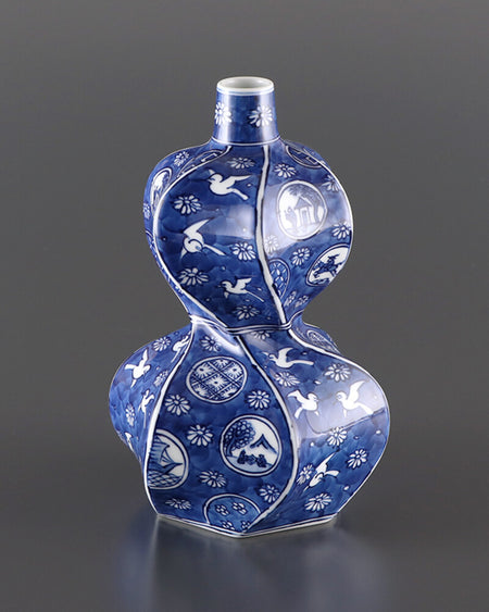 Flower vase with auspicious hand-shaped pattern in Gen'emon Blue with white decorative motifs on gourd shape.