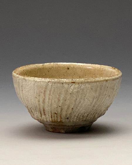 Powder-painted Karatsu kiln-changed sake cup