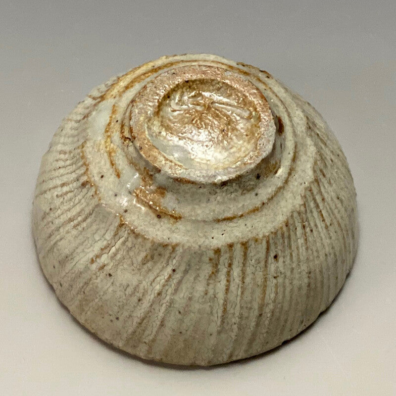Powder-painted Karatsu kiln-changed sake cup