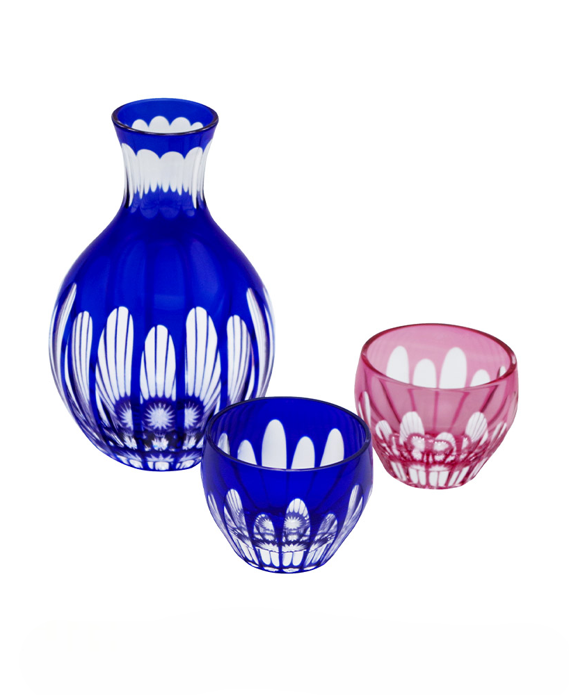 Cold sake set (Tokuri with 16 stripes and 2 round sake cups with 16 stripes) in blue and red glass design